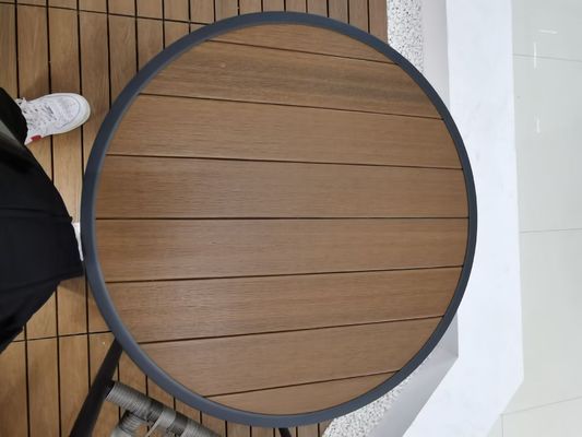 Переопределение жизни на открытом воздухе: садовые стулья и столы премиум -класса WPC