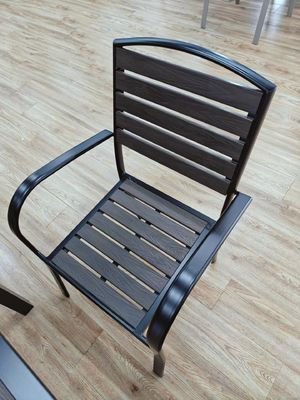 Переопределение жизни на открытом воздухе: садовые стулья и столы премиум -класса WPC